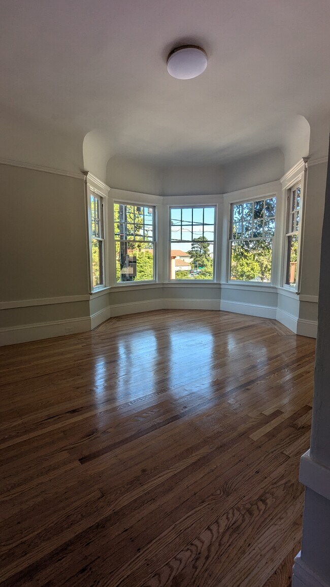 Living/Dining - 1201 Willard St