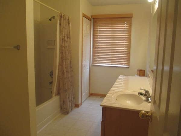 Building Photo - Spacious 2 Bedrm + Loft 2 Bath Townhome Available Now