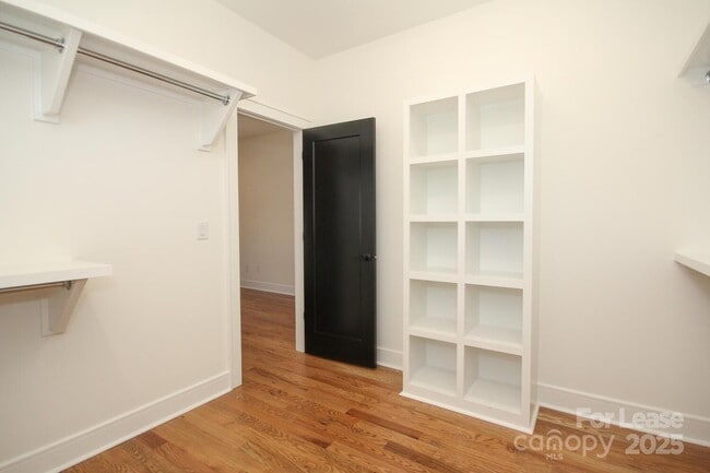 Building Photo - 1110 Greenleaf Ave