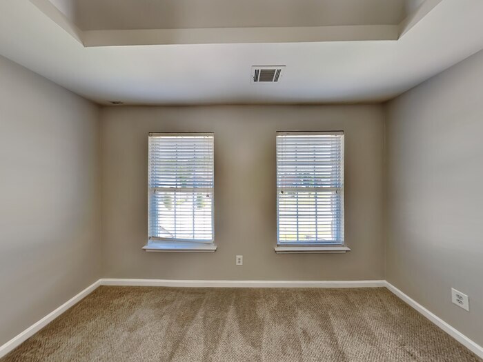 Building Photo - 6273 Selborn Dr SW