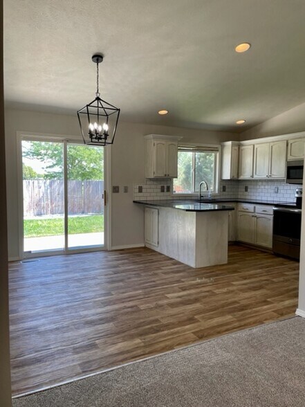 Building Photo - 5008 N Rothmans Ave