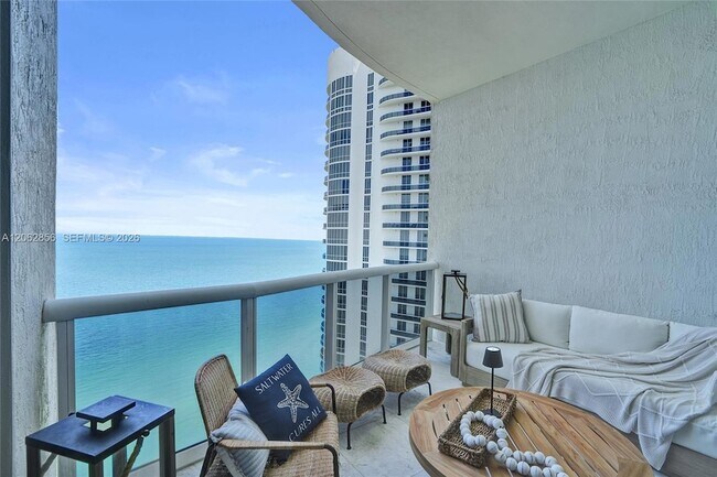 Building Photo - 16001 Collins Ave