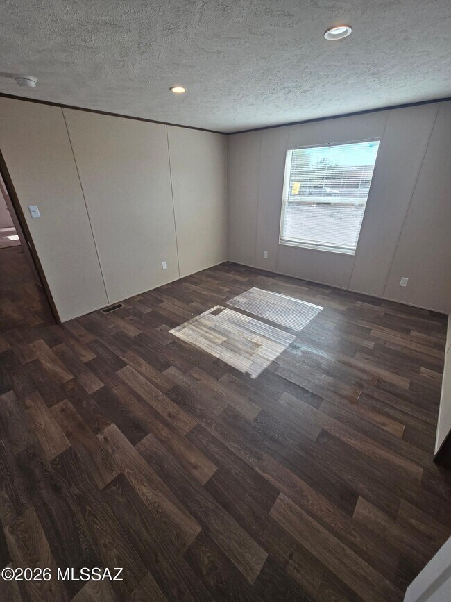 Building Photo - 5800 E Hermans Rd