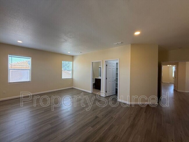 Building Photo - 1633 Sparrowhawk St
