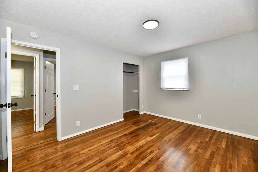 Building Photo - 5831 Suburban Dr