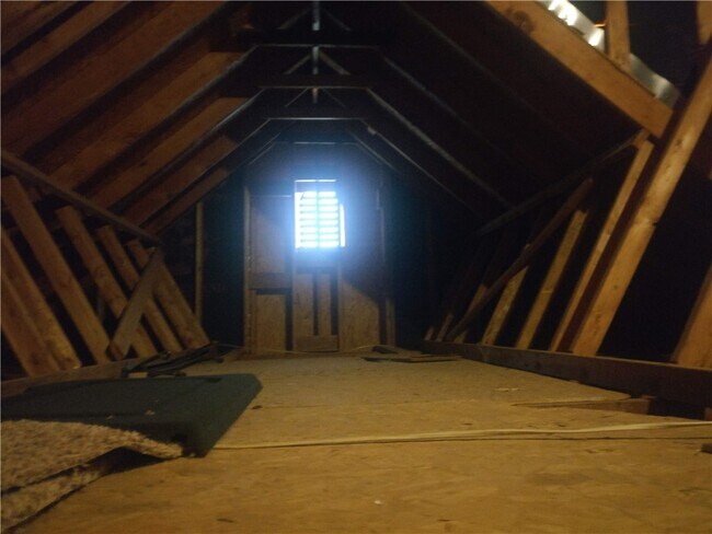 Building Photo - 2050 E Farr Ln