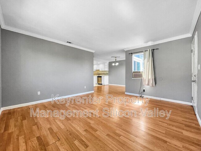 Building Photo - 547 Groth Pl
