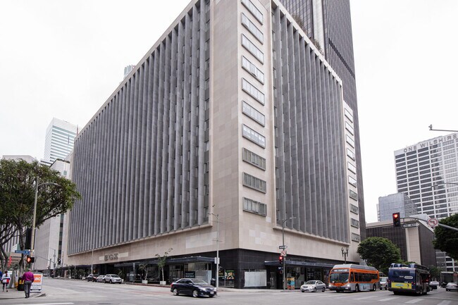 Building Photo - 612 Flower St