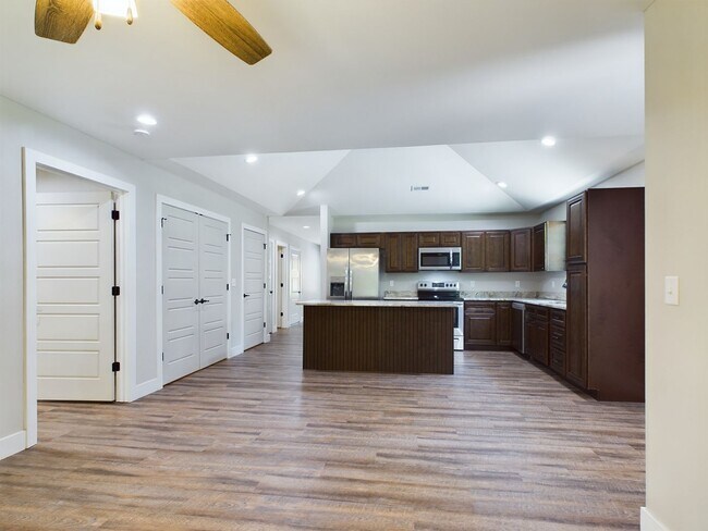 Building Photo - 131