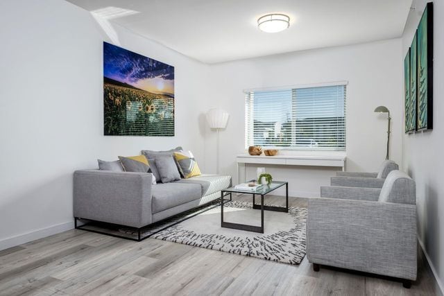 Living Room - Lincoln Gardens