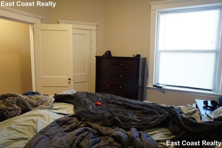 Building Photo - 56 Gardner St