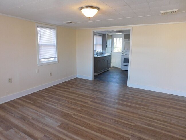 Building Photo - 423 Bouy St