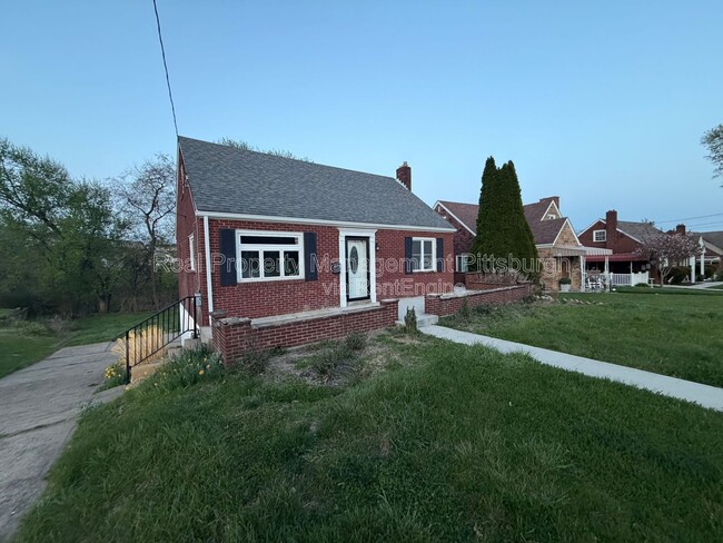 Building Photo - 1053 Edward Dr