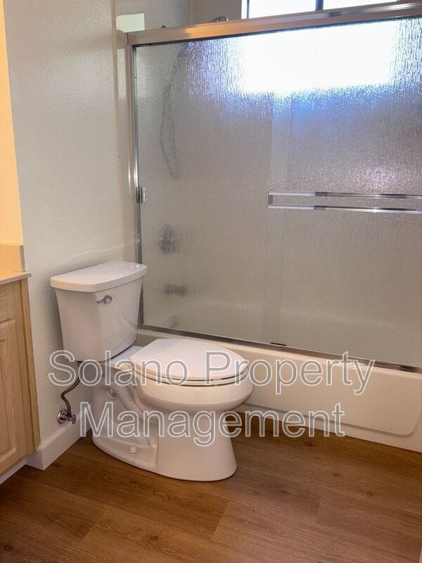 Building Photo - 110 Oxford Ct