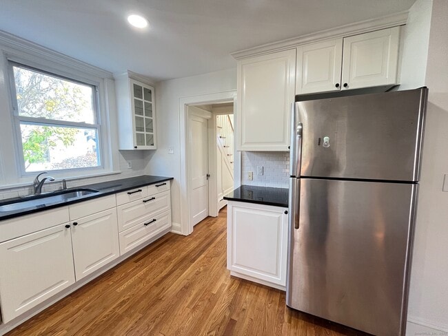 Building Photo - 35 Lindbergh St