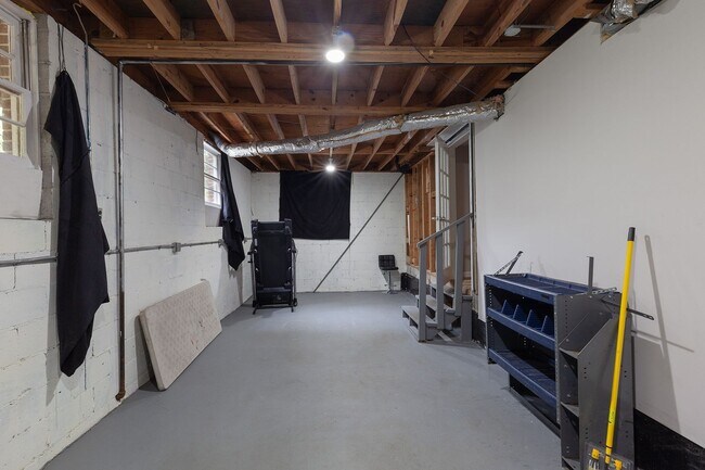 Building Photo - Very Spacious 4/3 w/ Finished Basement in Great Smyrna Location!