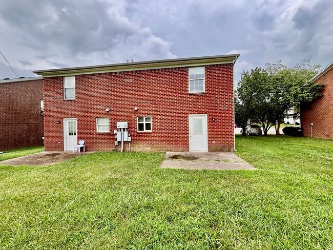 Building Photo - 2 Bedroom Townhouse in Richmond!