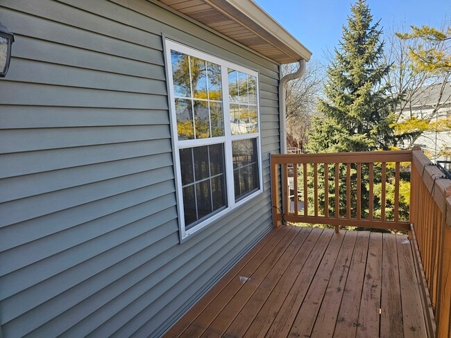 Building Photo - 852 Woodewind Dr