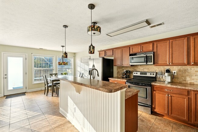 Building Photo - 17011 Bowline View Trail