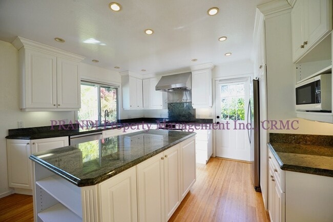 Building Photo - Quality Novato Home With Great Floorplan N...