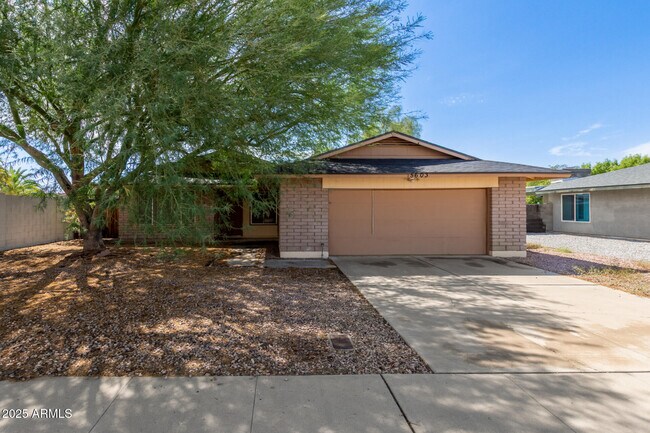 Building Photo - 5603 W Greenbriar Dr