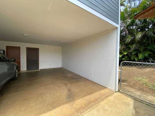 Building Photo - Unfurnished 2 bedroom. 1 bath downstairs u...