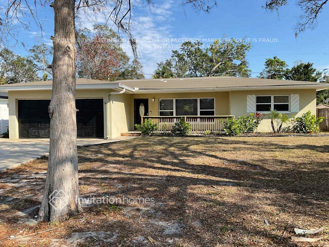 Building Photo - 1721 Greenhill Dr