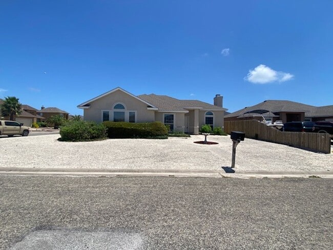 Building Photo - AFFORDABLE ISLAND LIVING!