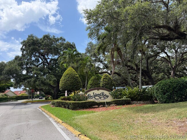 Building Photo - 9470 Live Oak Pl