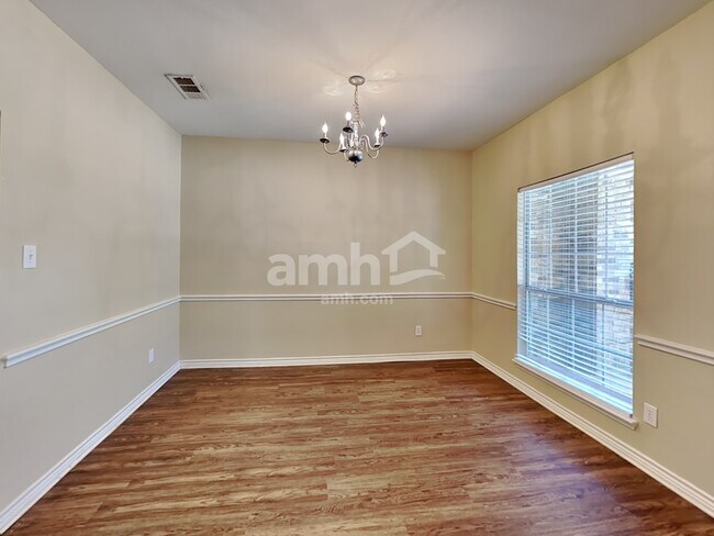 Building Photo - 737 Oak Dale Ave