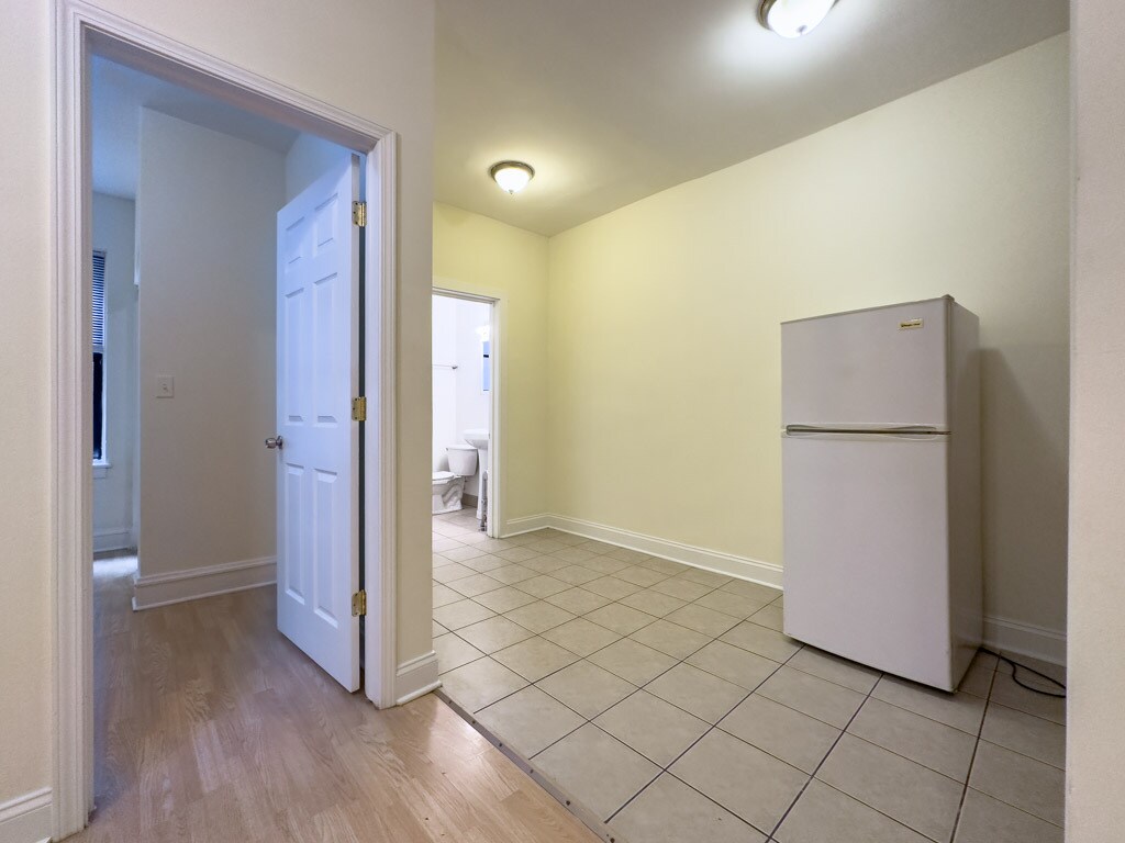 Building Photo - 4856 N Damen Ave