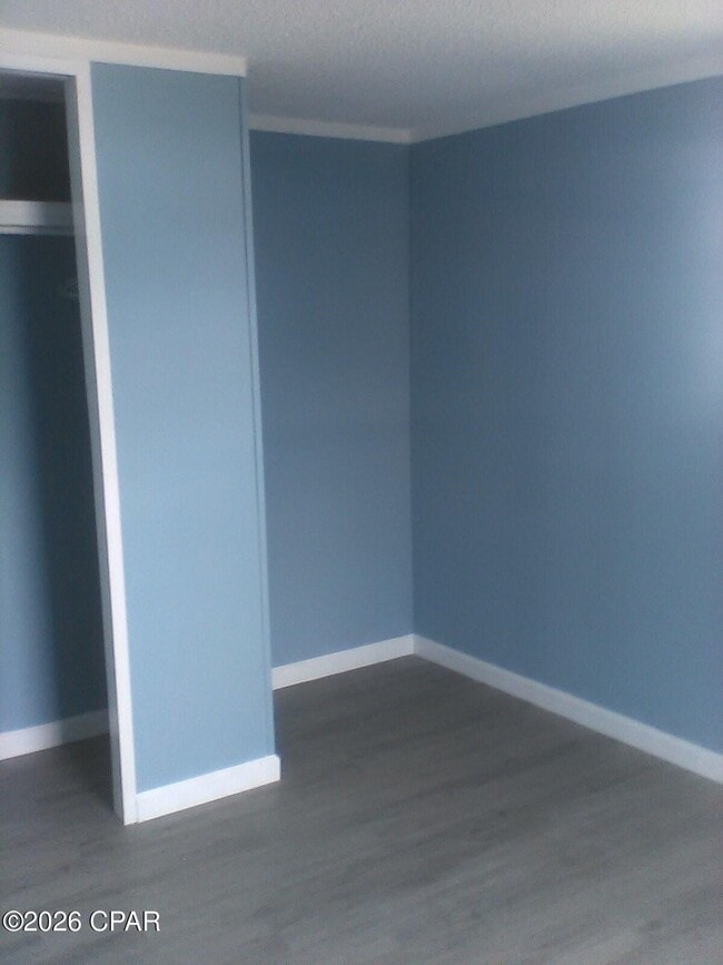 Building Photo - 7117 Beachwood Blvd