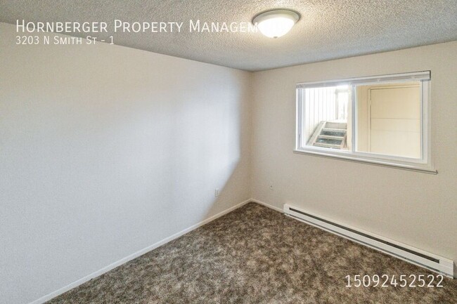 Building Photo - Spacious 1 Bed 1 Bath Apartment on The Nor...