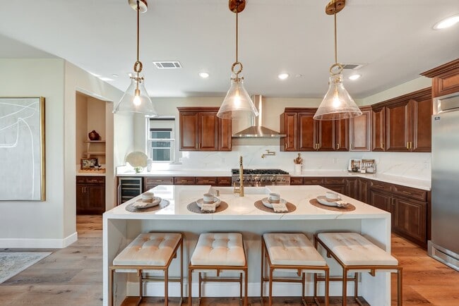 Building Photo - 137 N Un St