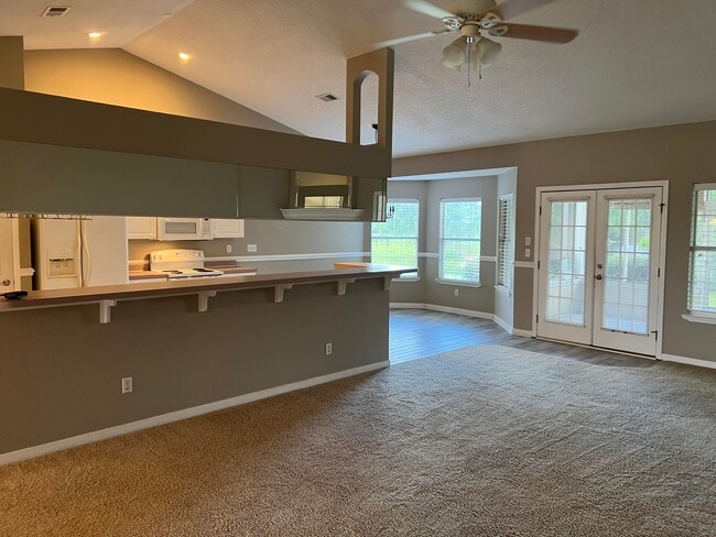 Building Photo - 195 S Shore Dr