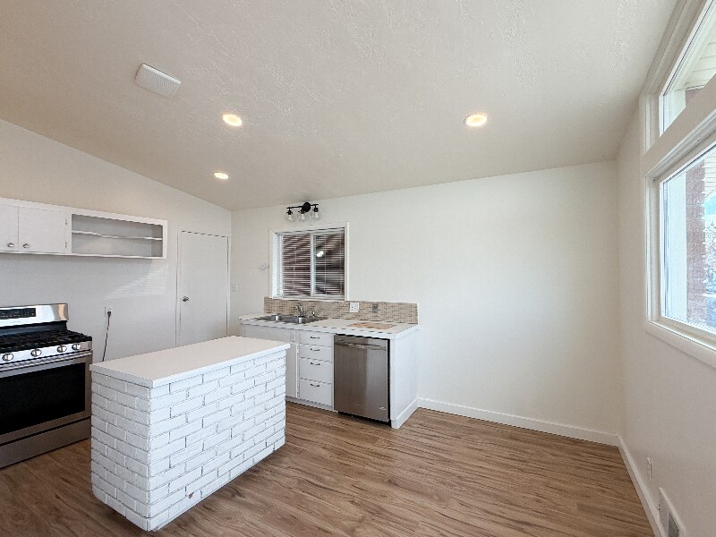 Building Photo - 3360 Gramercy Ave