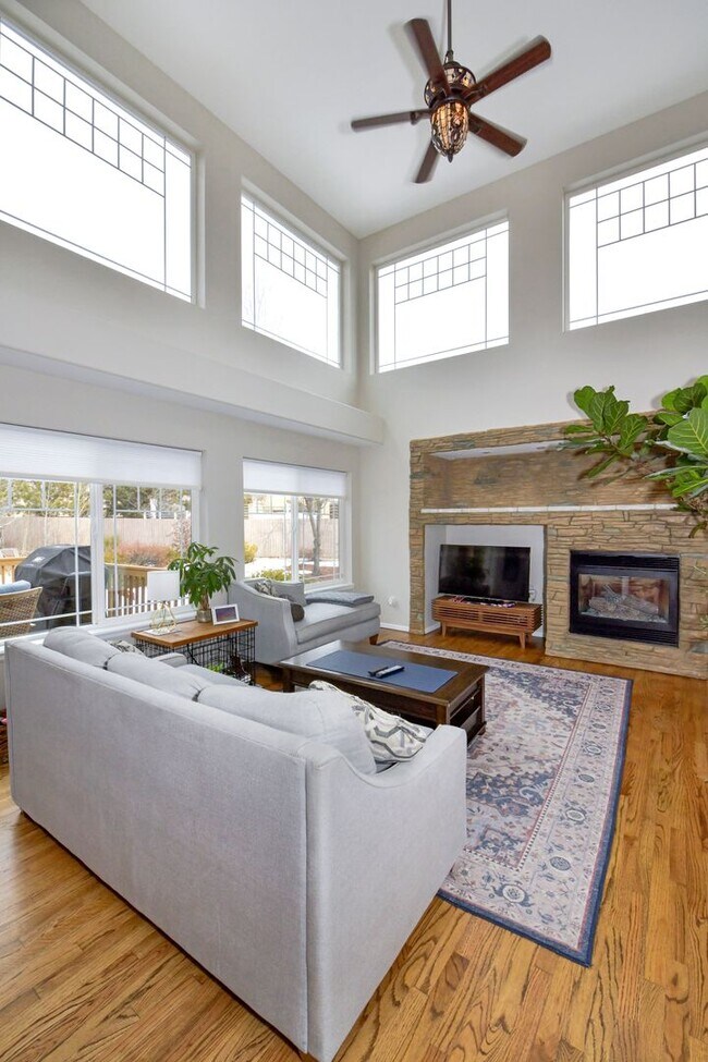 Building Photo - Spacious 2-Story with Mountain Views School District-20