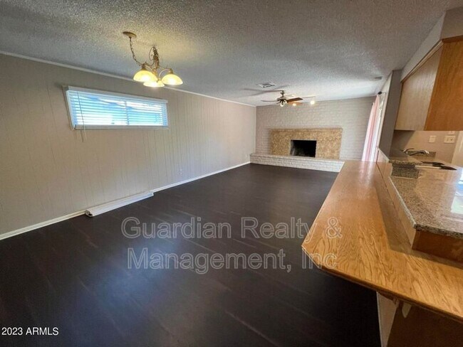 Building Photo - 8121 N 16th Dr