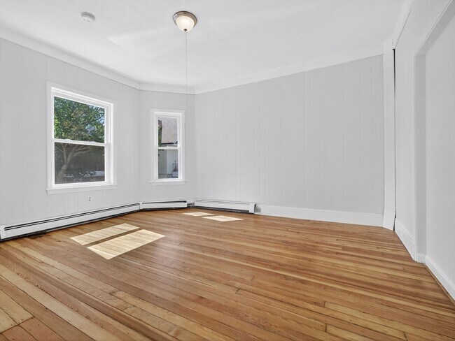 Building Photo - 471 Medford St