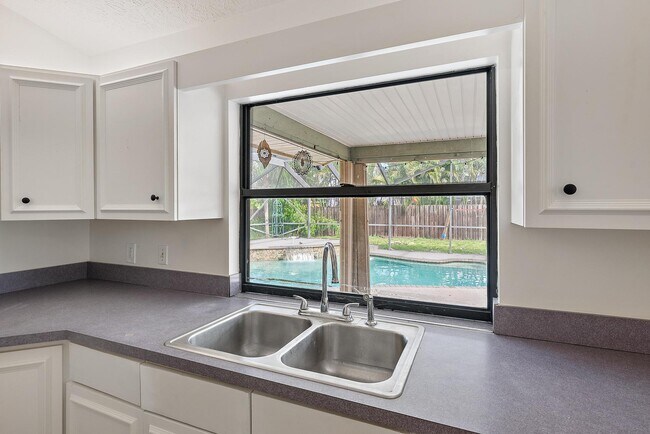 Building Photo - 489 SE Evergreen Terrace