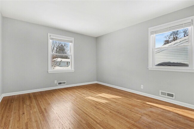 Building Photo - 534 Glenview Ct