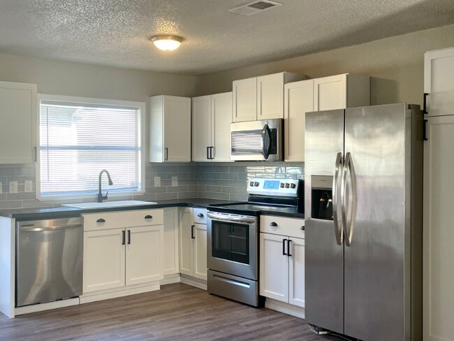 Building Photo - 11815 Greensbrook Forest Dr