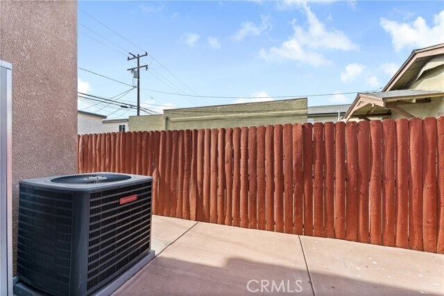 Building Photo - 435 Cerritos Ave