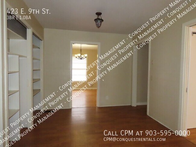 Building Photo - 423 E 9th St