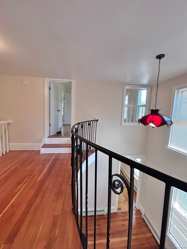 Building Photo - 32 Starr St