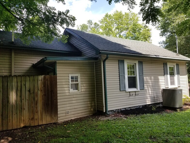 Building Photo - 173 Lacy Hollow Rd