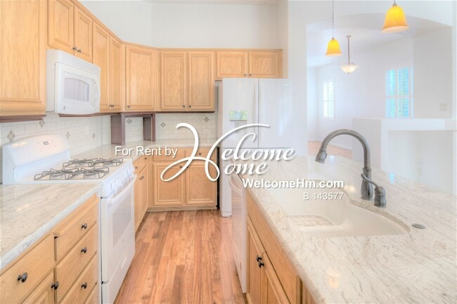 Building Photo - 3125 Roxbury Dr