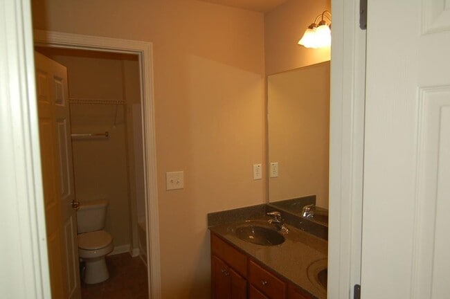Building Photo - 3327 Castleberry Village Dr