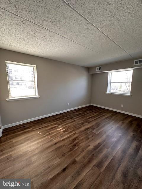 Building Photo - 1402 Valley Dr