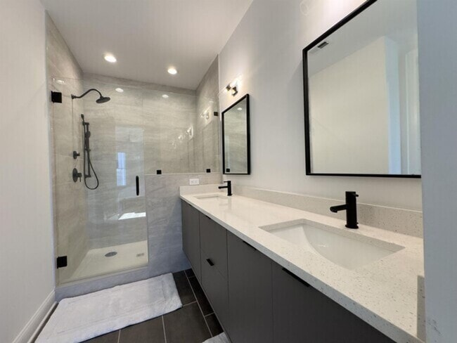 Building Photo - Gorgeous Townhome For Rent in the heart of...